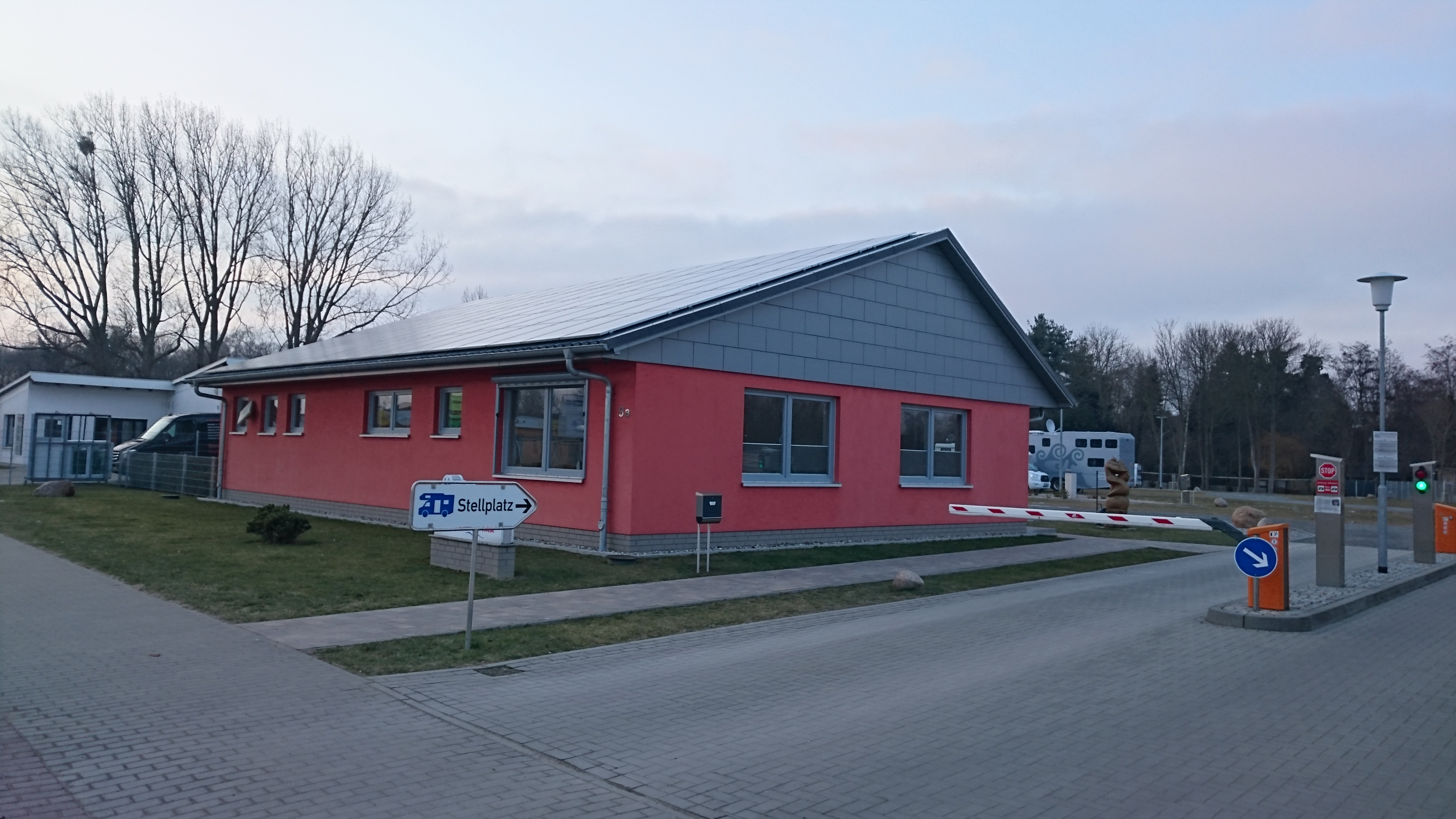 Neubau Servicegebäude